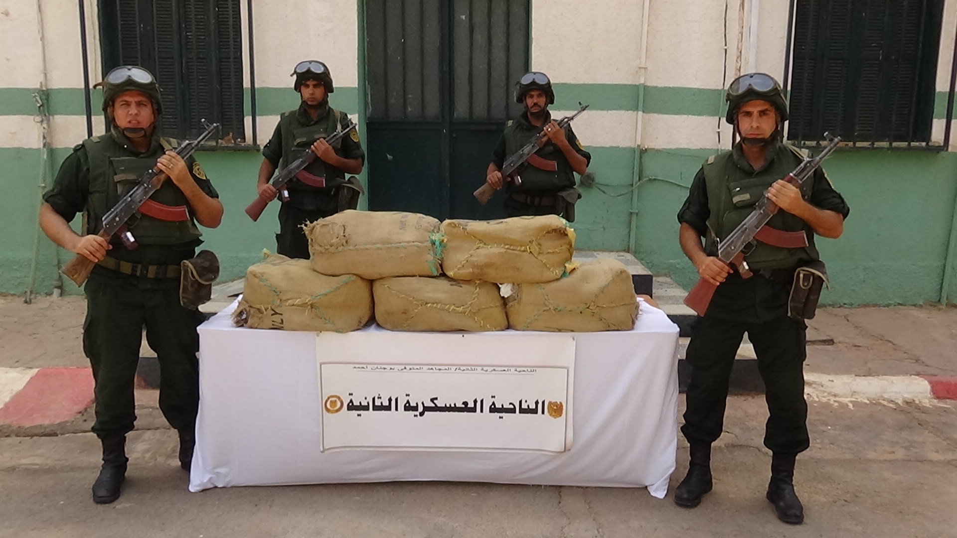 إحباط محاولات إدخال أزيد من 05 قناطير من الكيف المعالج عبر الحدود مع المغرب